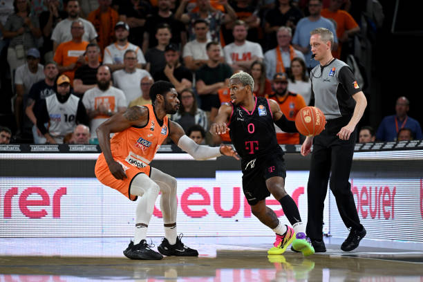 他们尽管在 他们尽管在