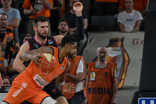 不断缩小差 不断缩小差