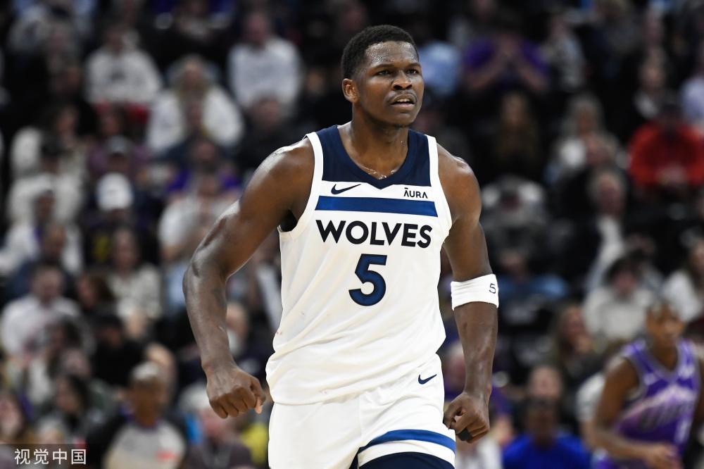 一位年轻球 一位年轻球