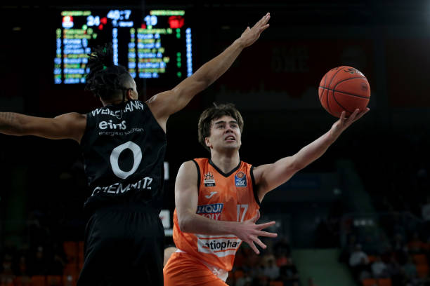 广东宏远三 广东宏远三